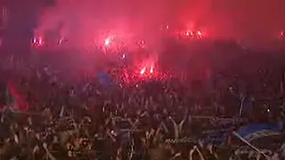 Zo verwelkomen uitzinnige fans de kampioenenbus in Brugge (VIDEO)