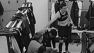 Klasse! Vanaken met knap gebaar bij gebroken Diakhon