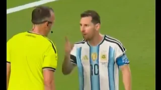 Messi clasht met ref: liplezers onthullen harde woorden