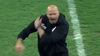 Stijnen-spektakel op Kiel: match stilgelegd, T2 op veld gestuurd