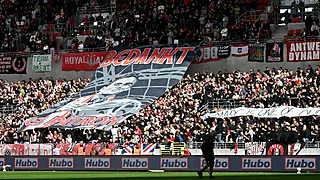 Kippenvel op Bosuil: Overmars krijgt pakkend afscheid