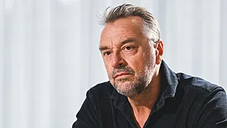 RAFC-fan Tom Waes krijgt rake tik op Nederlandse tv