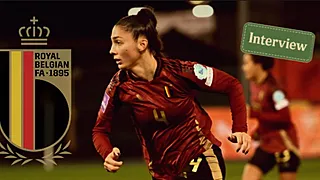 Via Engeland stilaan een leidster bij de Flames: “Kompany mijn idool”