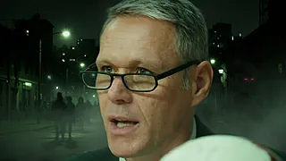 Van Basten slaat alarm: "Ze is bezeten door de duivel"