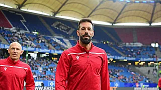 Van Nistelrooy begint aan trainerscarrière met dubbele promotie