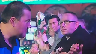 Hans Vanaken zet WK darts op stelten met bezoek aan Gent-fan