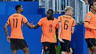 Oranje pakt de leiding in groep F met klinkende zege