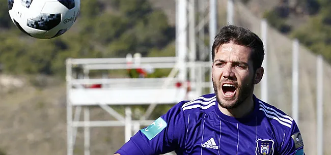 Image: https://www.voetbalimages.be/media/fotos/650x305/0/Alexandru-Chipciu-Anderlecht-17-09-2019.jpg