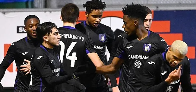 Foto: VN-lezers unaniem: 'Hij moét uit de ploeg bij RSCA'