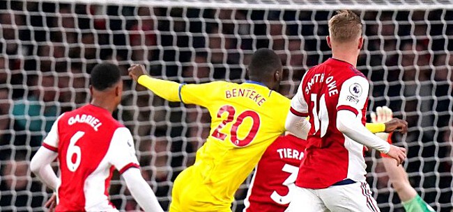 Arsenal grijpt in extremis punt tegen scorende Benteke 