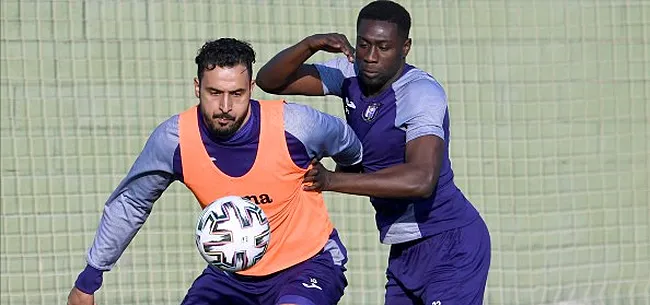 Image: https://www.voetbalimages.be/media/fotos/650x305/0/Chadli-Luckassen-Anderlecht-03-04-2020.jpg