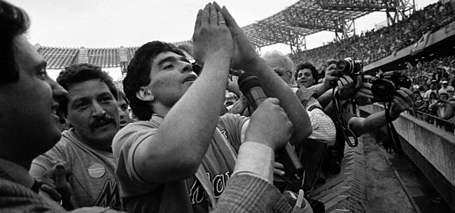 Geëmotioneerde Mertens neemt afscheid van Maradona