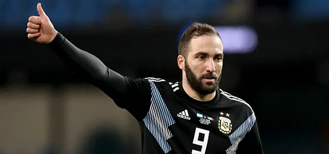 Chelsea rondt deal af: Higuain officieel ploegmaat Hazard