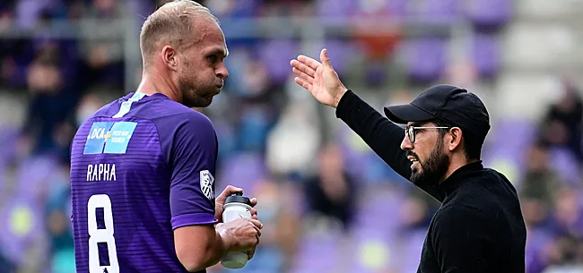 Image: https://www.voetbalimages.be/media/fotos/650x305/0/Holzhauser-Losada-Beerschot-20-11-2020.webp