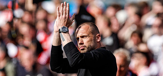 Chaos in Amsterdam: Ajax kondigt vertrek hoofdcoach aan