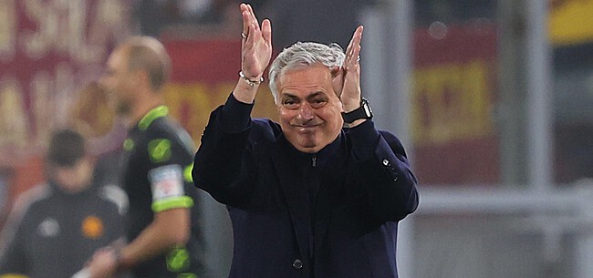 Mourinho zorgt voor frappante taferelen na rood Lukaku