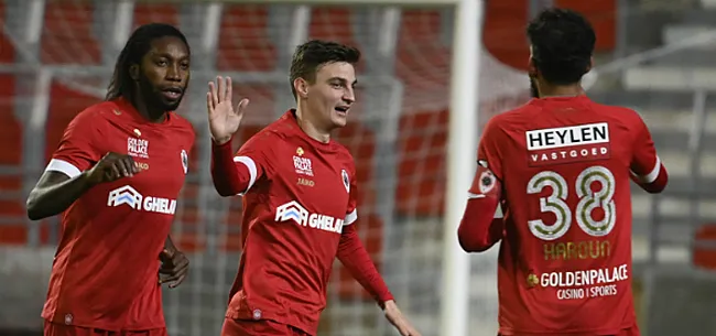 Image: https://www.voetbalimages.be/media/fotos/650x305/0/Mbokani-Gerkens-Haroun-Antwerp-01-12-2020.webp