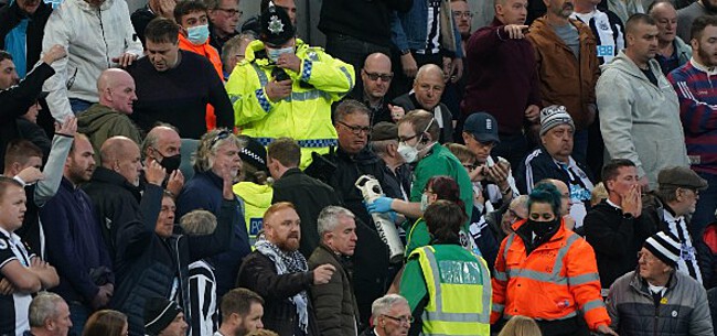 Fan zakt in mekaar: Newcastle-Tottenham stilgelegd