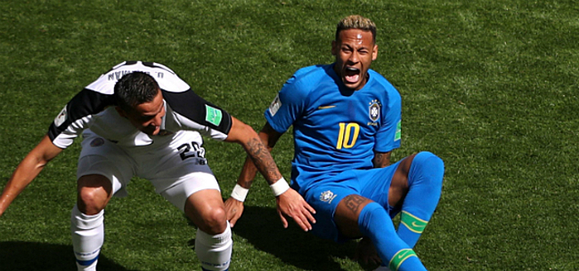 Tegenstander haalt Neymar onderuit: 