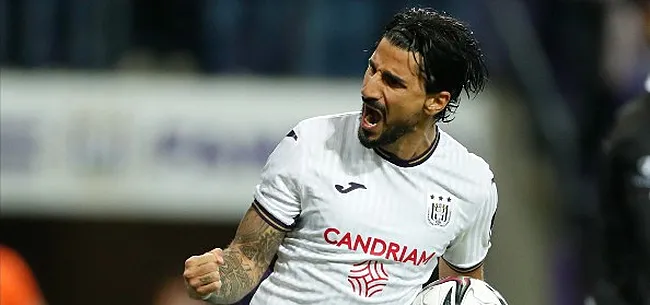Image: https://www.voetbalimages.be/media/fotos/650x305/0/Refaelov-vieren-Anderlecht-23-09-2021.webp