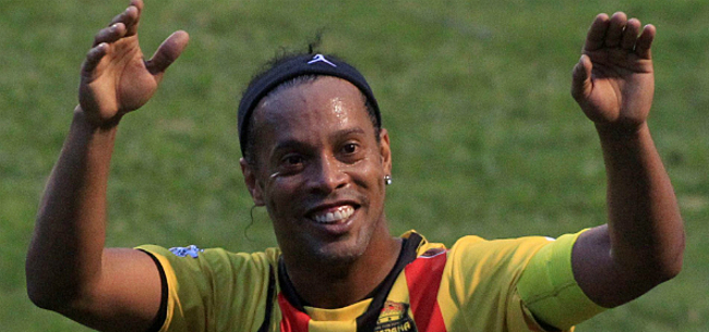 Foto: Opvallend: 'Ronaldinho moet paspoort inleveren door miljoenenschuld'
