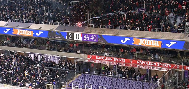 Anderlecht-Standard escaleert: match tijdelijk gestaakt