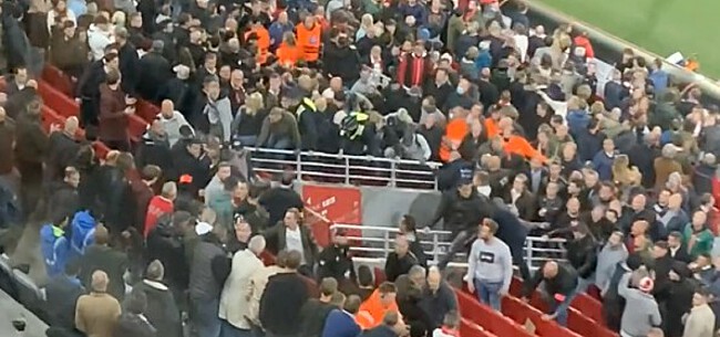 Situatie op Bosuil escaleert: Frankfurt-fans aangevallen op hoofdtribune