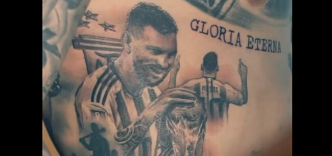 Ploegmaat laat grote tatoeage van Messi zetten