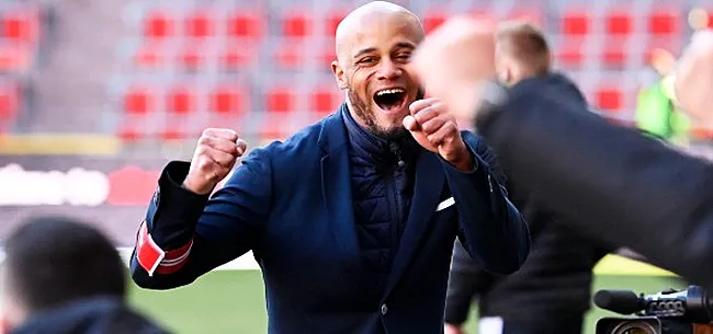 Kompany geniet bij RSCA: 