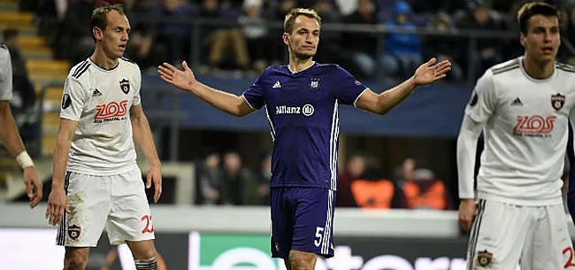 Image: https://www.voetbalimages.be/media/fotos/650x305/0/anderlecht-trnava-makarenko-29-11-18.webp