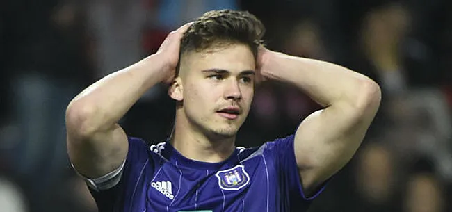 'Mogen Dendoncker en Defour transfer op hun buik schrijven?'