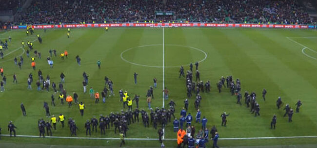 VIDEO: Saint-Etienne - Lyon stilgelegd na veldbestorming fans