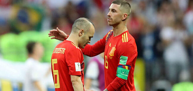 Iniesta kondigt na uitschakeling afscheid bij Spanje aan