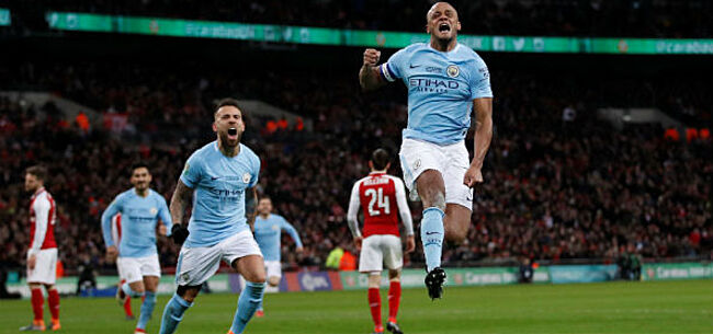 Zo viert Vincent Kompany de titel van Manchester City (VIDEO)