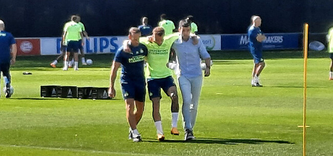 Noa Lang loopt bij eerste training bij PSV blessure op