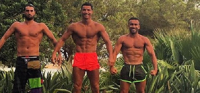 WTF? Spaanse media valt over deze 'aparte' vakantiefoto van Ronaldo
