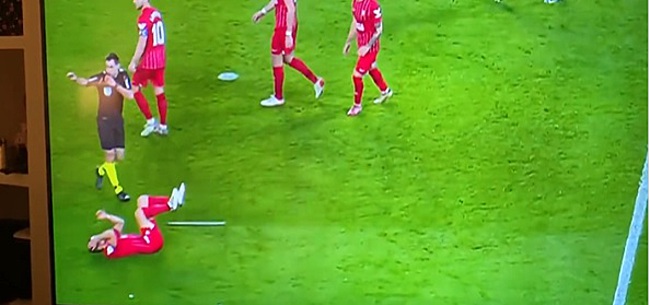 Foto: Derby in Sevilla loopt uit de hand: speler geraakt door staaf