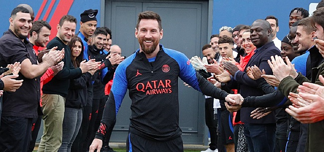 Messi krijgt bijzonder warm onthaal bij terugkeer bij PSG 🎥