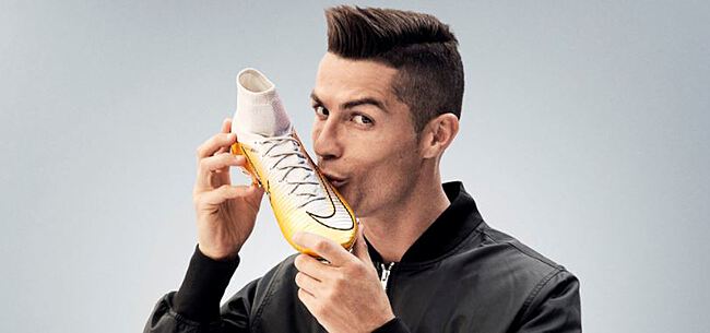 WAW! Nike creëert paar gouden voetbalschoenen voor Ballon d'Or-winnaar Ronaldo 