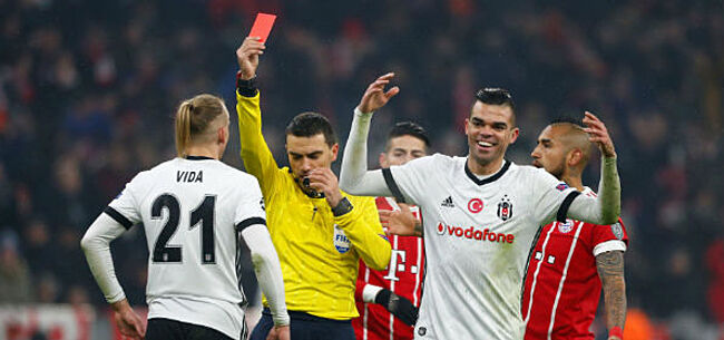 VIDEO: Besiktas-speler krijgt binnen kwartier al direct rood tegen Bayern