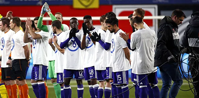 Eén paars-wit lichtpunt: 