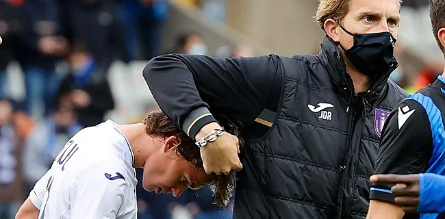 Kompany hakt belangrijke knopen door in Charleroi