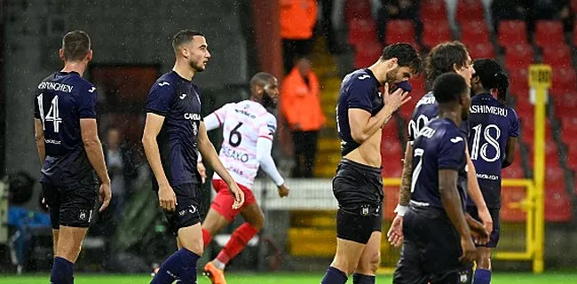 Rode lantaarn vernedert Anderlecht na chaotisch spektakelstuk