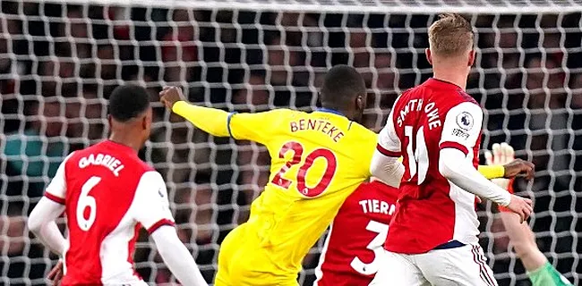 Arsenal grijpt in extremis punt tegen scorende Benteke 