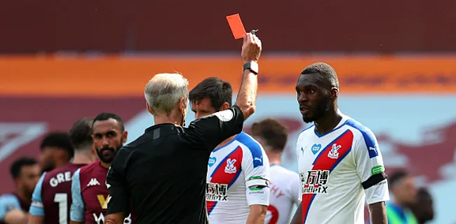 Woedende Benteke pakt rood na laatste fluitsignaal