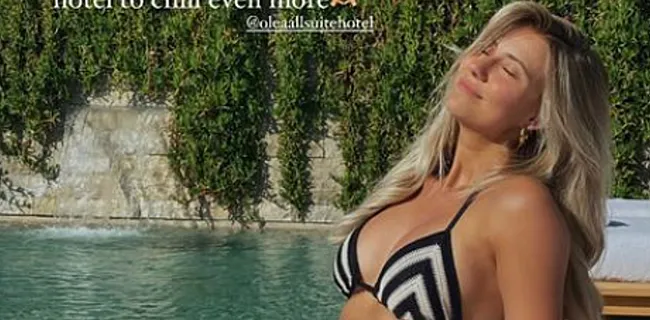 Celine Van Ouytsel zet Griekenland in brand: 