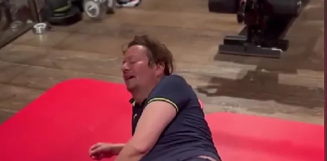 Marc Coucke plat tegen het canvas: 