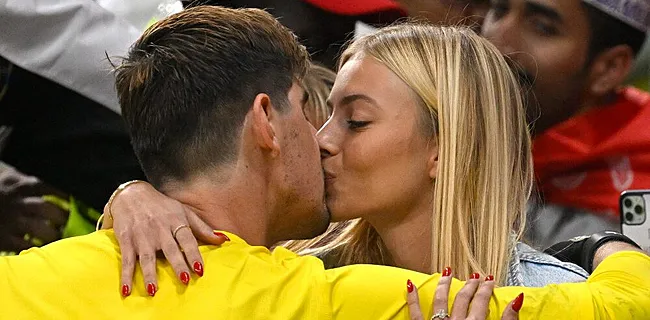 Courtois reageert op deze zwoele foto van verloofde Mishel: 