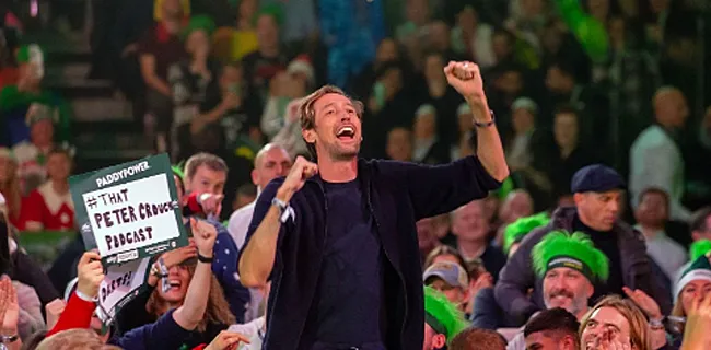 Peter Crouch zet cultstatus in de verf met fantastisch nummer