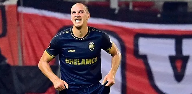 Antwerp met rug tegen muur: 